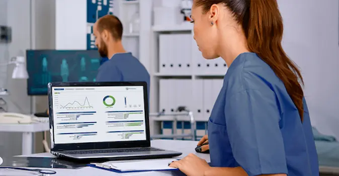 Genera gráficos y estadísticas clave para decisiones estratégicas en tiempo real.