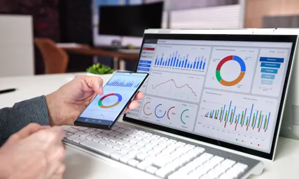 Genera reportes financieros y operativos, facilitando la toma de decisiones para el crecimiento de tu tienda.